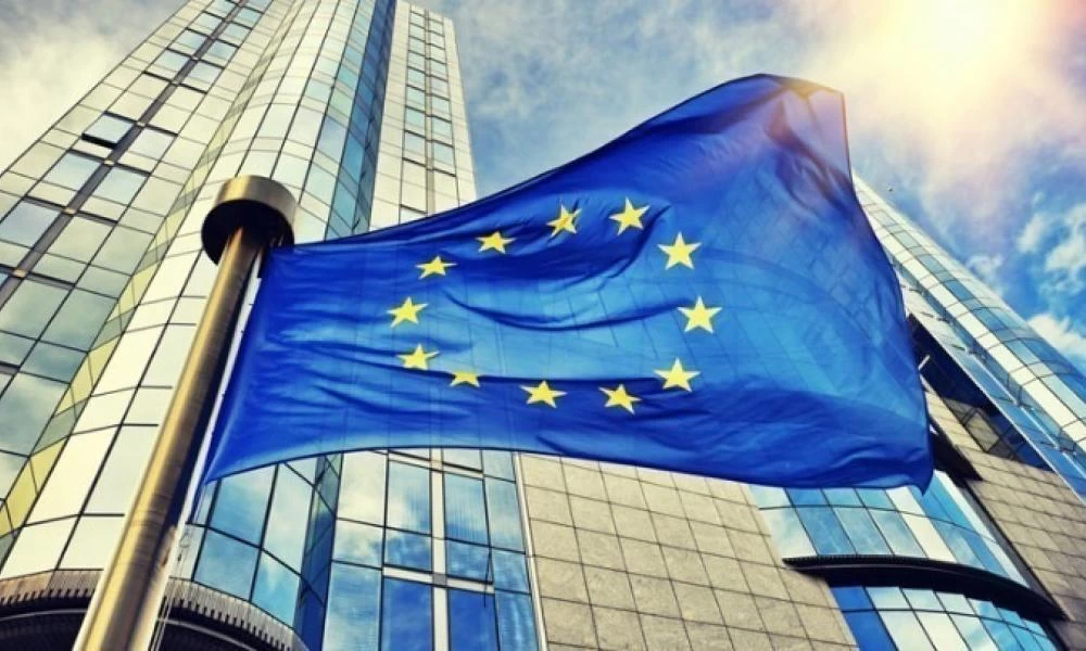 Κομισιόν: H EE στηρίζει τους μαθητές και τους εκπαιδευτικούς